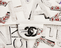 Лимитированная белая сумка Chanel 2.55