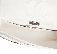 Лимитированная белая сумка Chanel 2.55