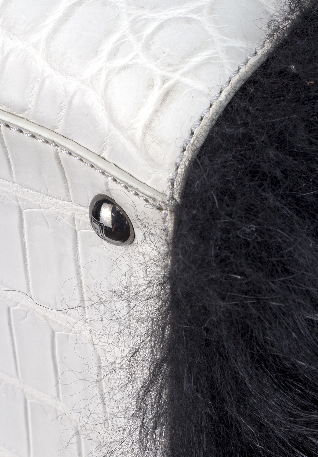 Белая сумка Fendi