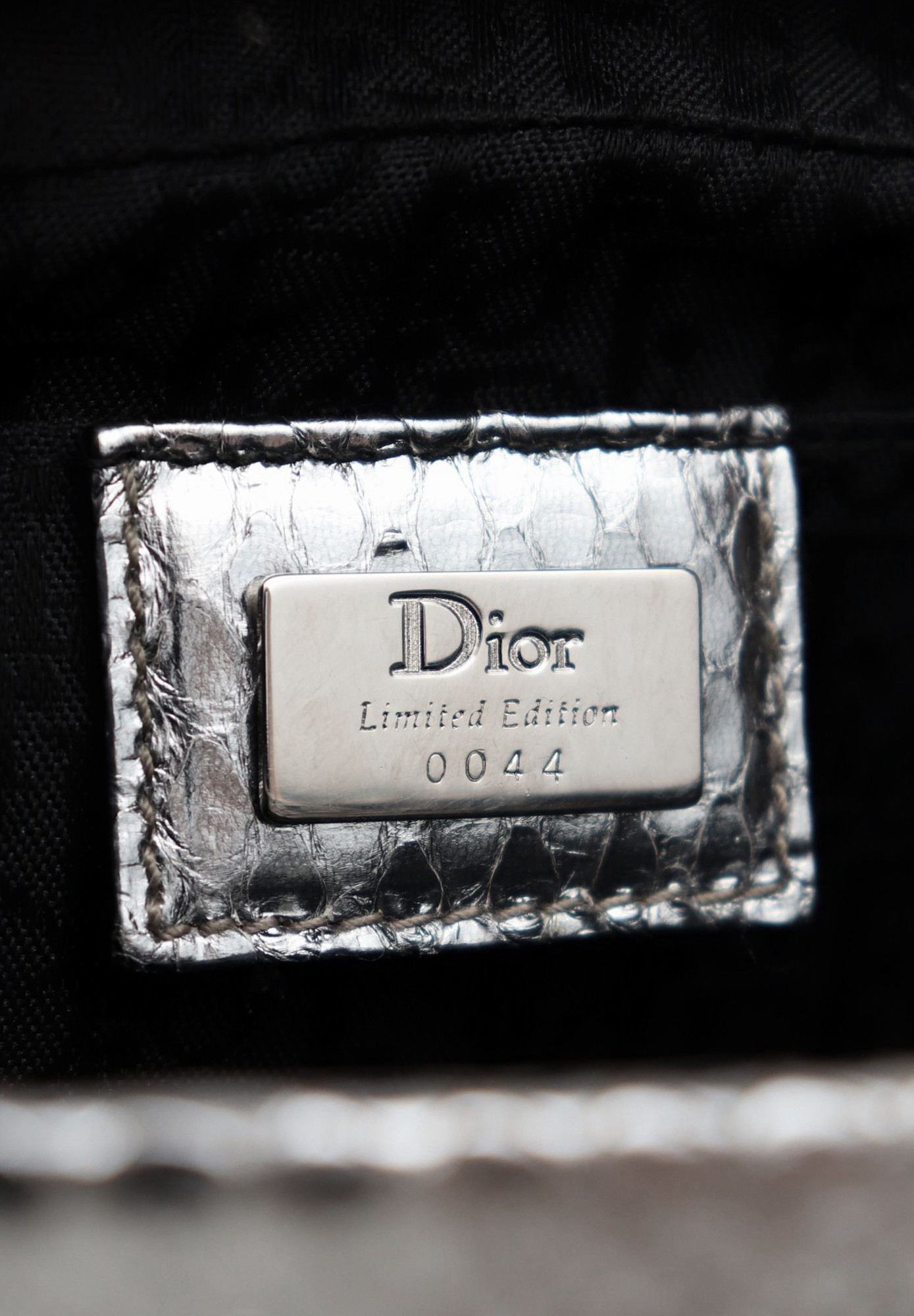 Серебристая сумка Christian Dior Floral Beaded Wristlet
