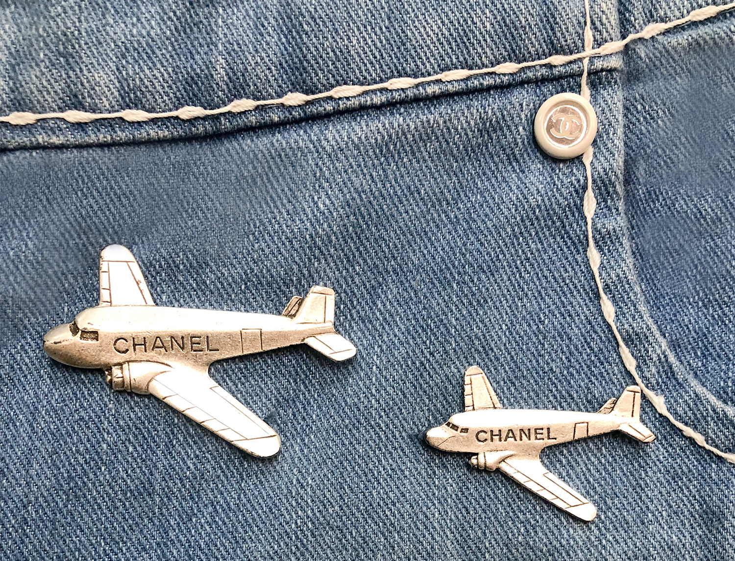 Джинсы Chanel с самолетами