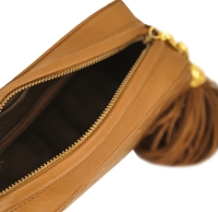 Коричневая сумка Chanel с кисточкой