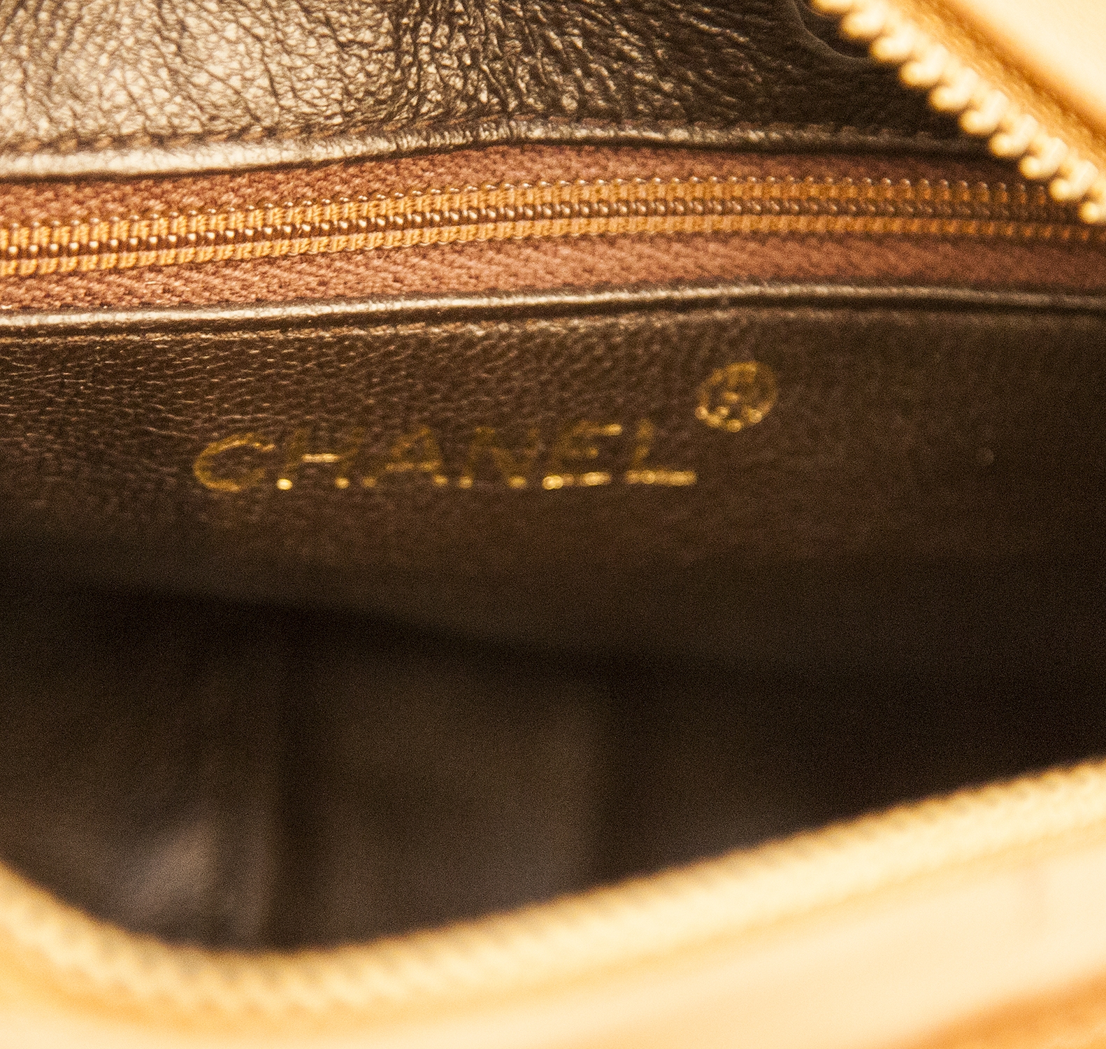 Коричневая сумка Chanel с кисточкой