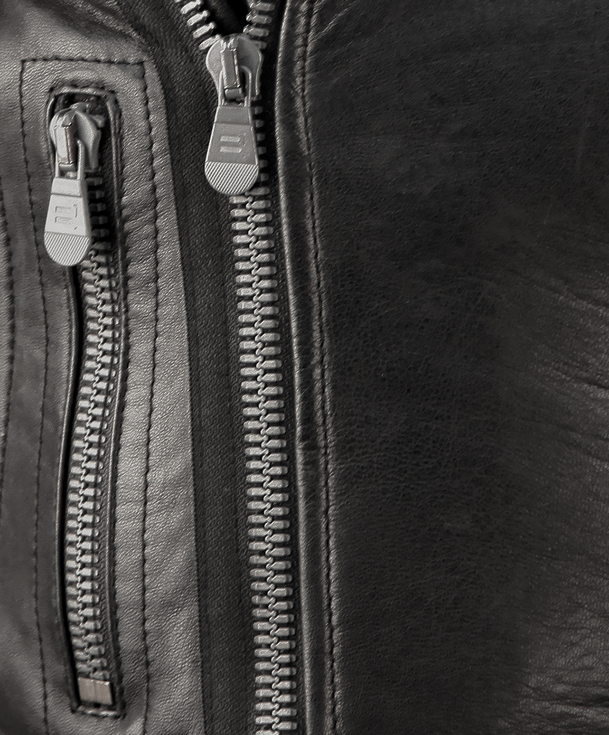 Чёрная кожаная куртка Balenciaga