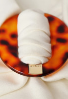 Белый топ Gucci с пряжкой