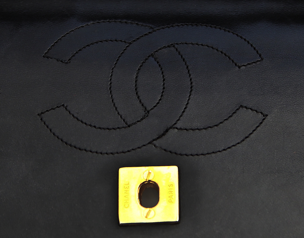 Маленькая сумка Chanel на цепочке