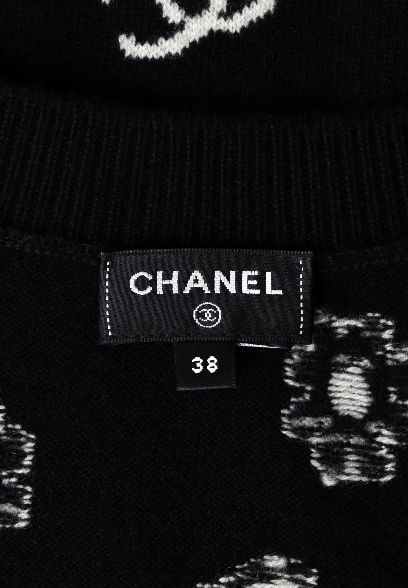 Кашемировый комплект Chanel с цветами