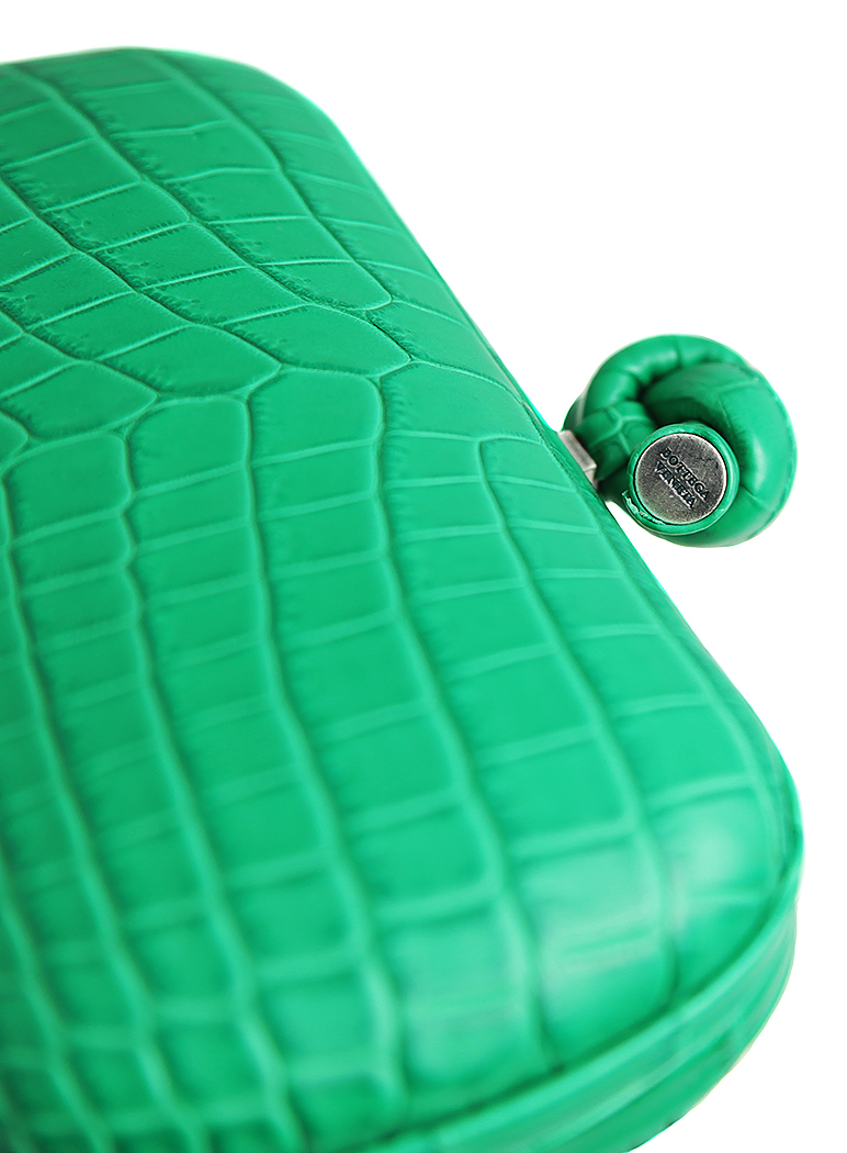 Клатч Bottega Veneta из кожи крокодила