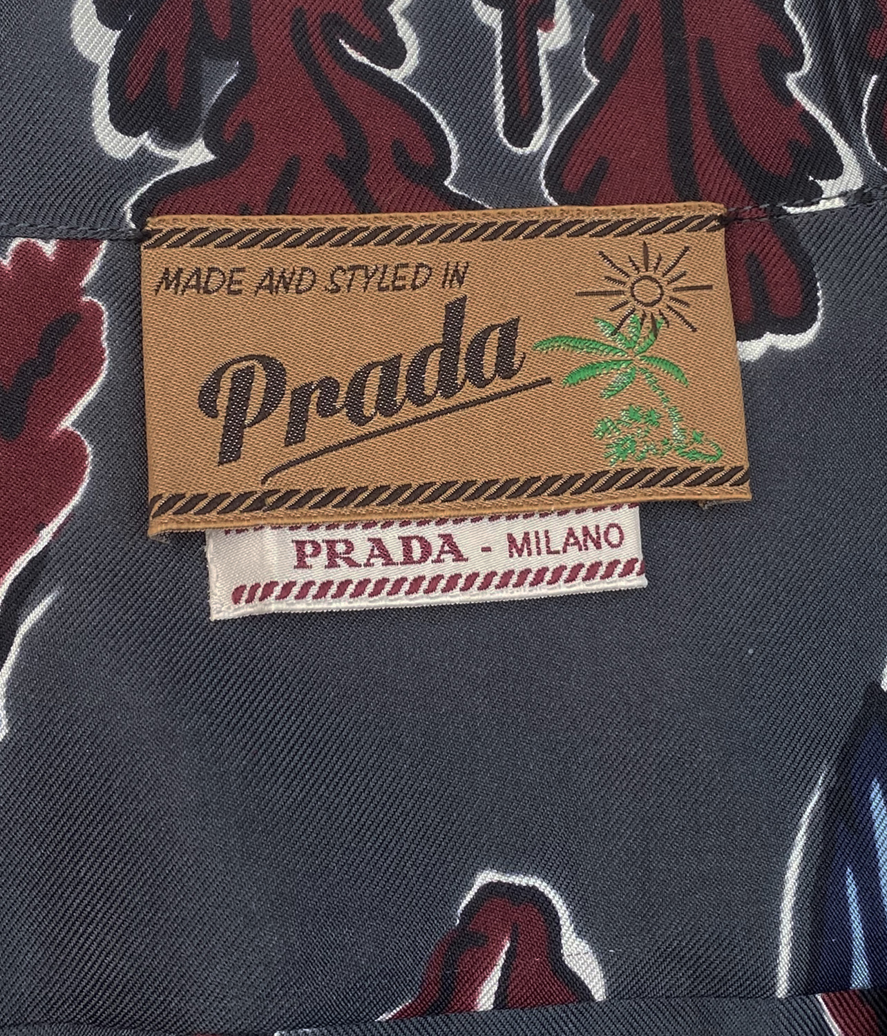 Шелковый костюм Prada