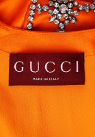 Оранжевый костюм Gucci с кристаллами