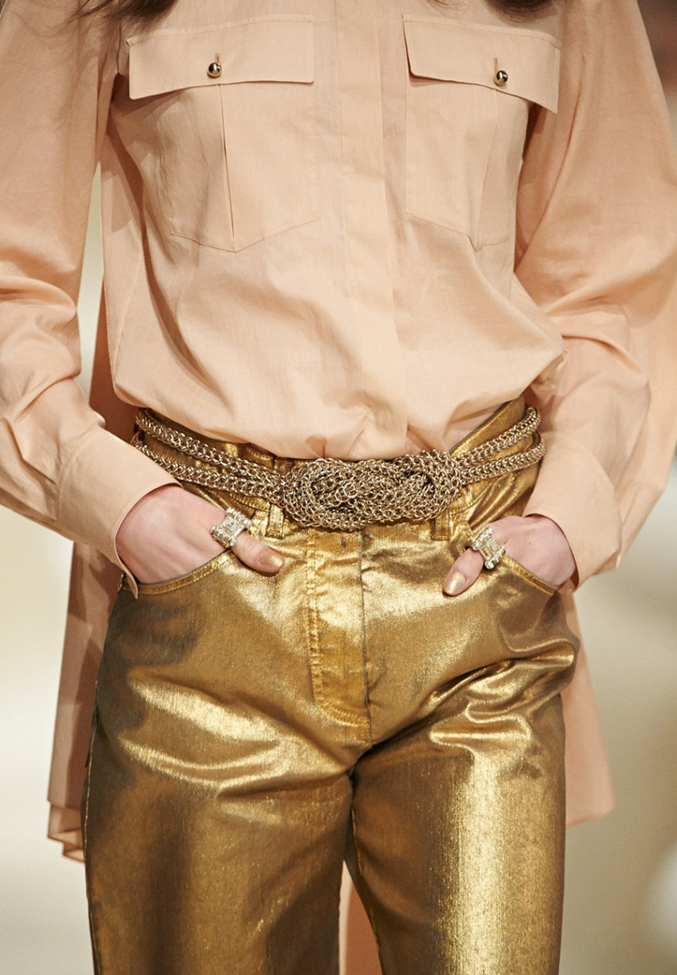 Блузка Chanel с длинным шлейфом