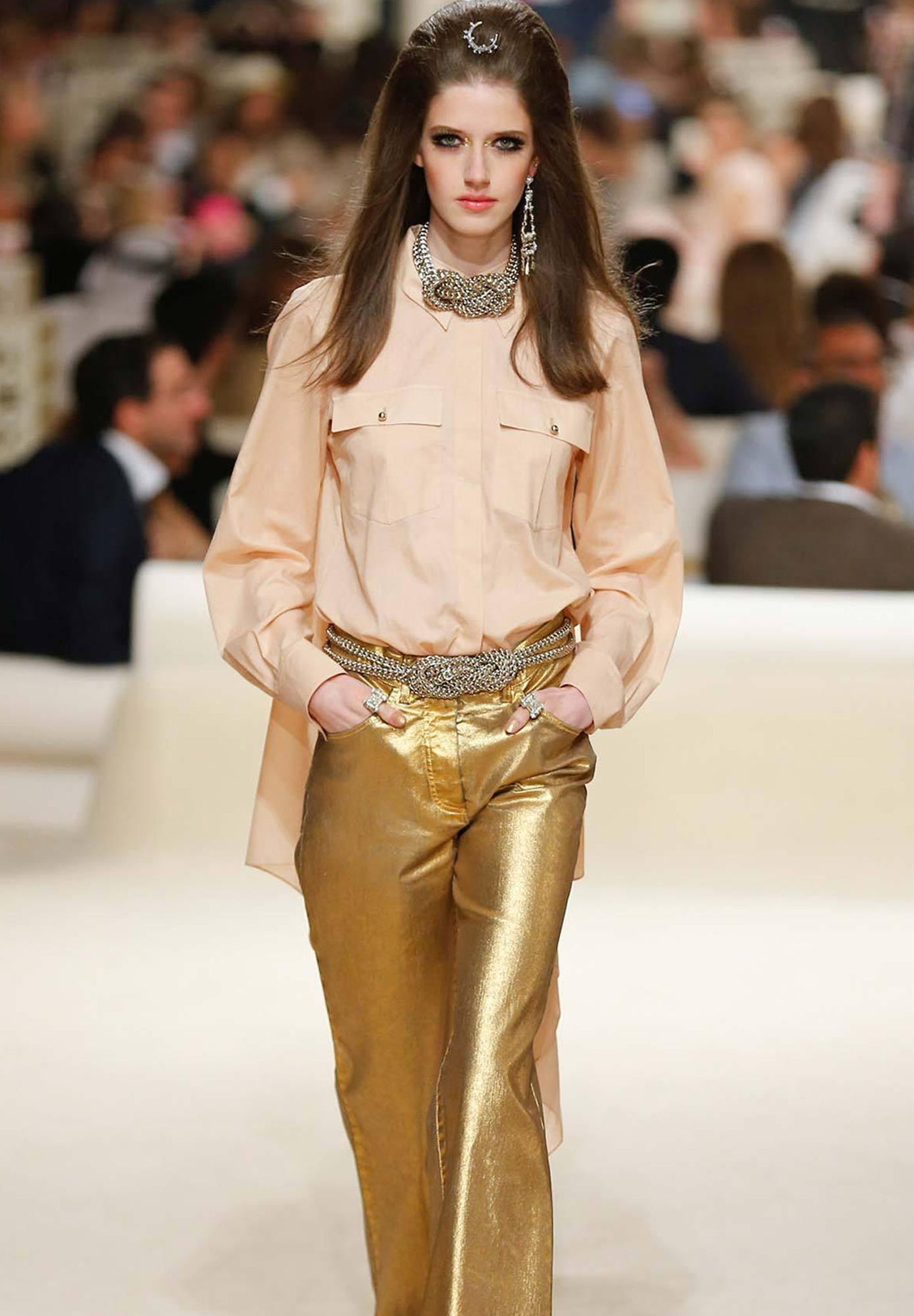 Блузка Chanel с длинным шлейфом