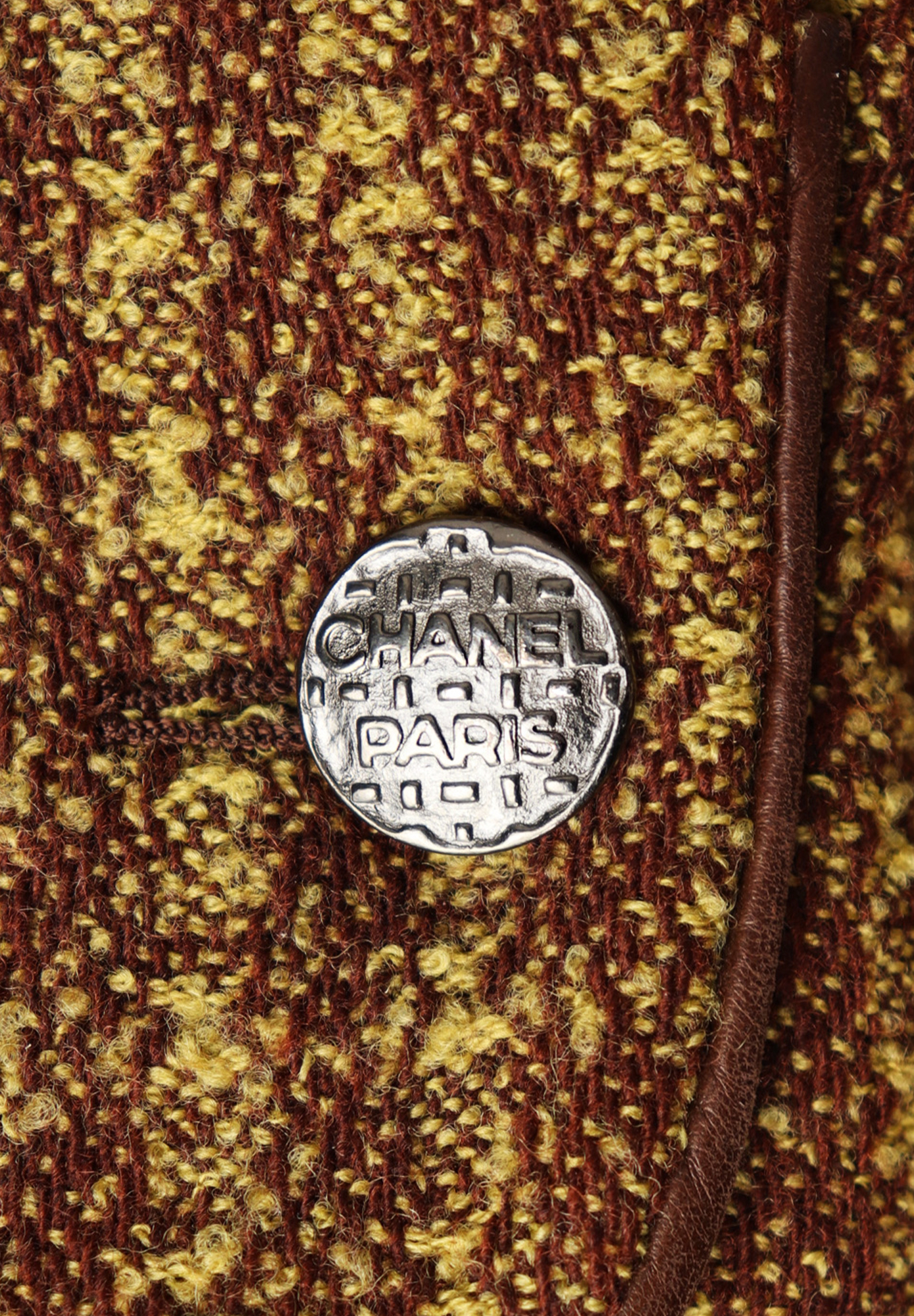 Жакет Chanel с кожаной окантовкой