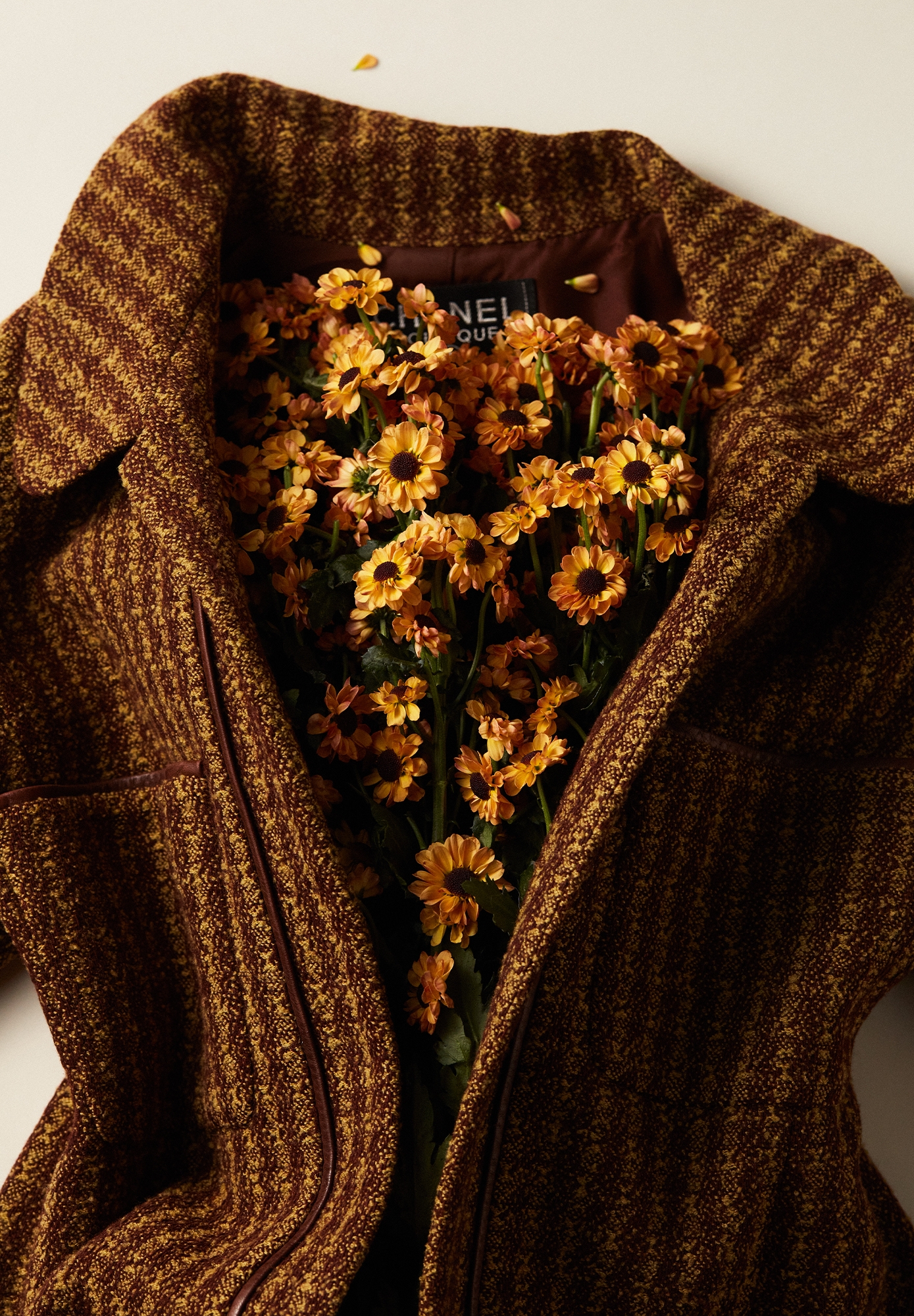 Жакет Chanel с кожаной окантовкой