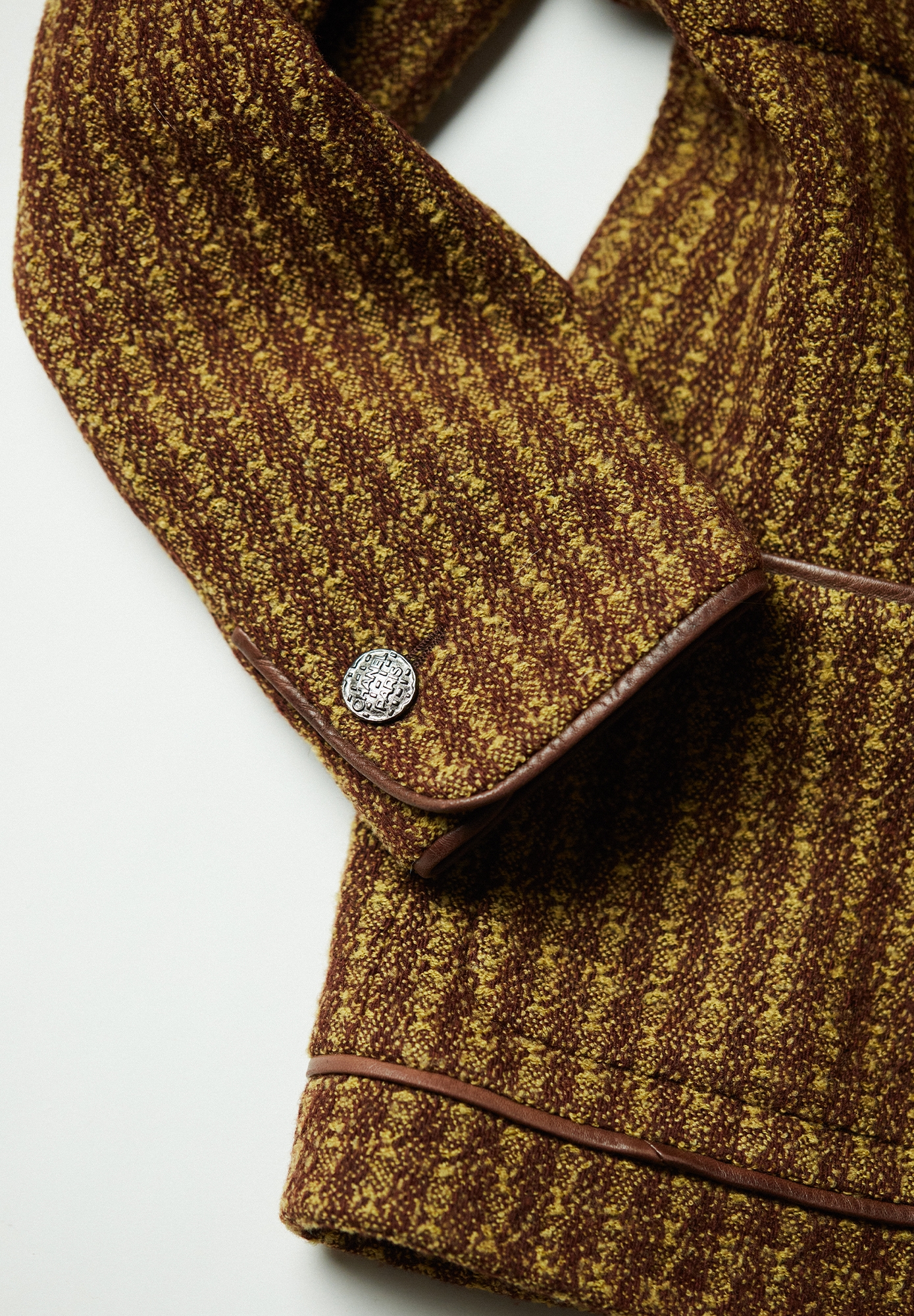 Жакет Chanel с кожаной окантовкой