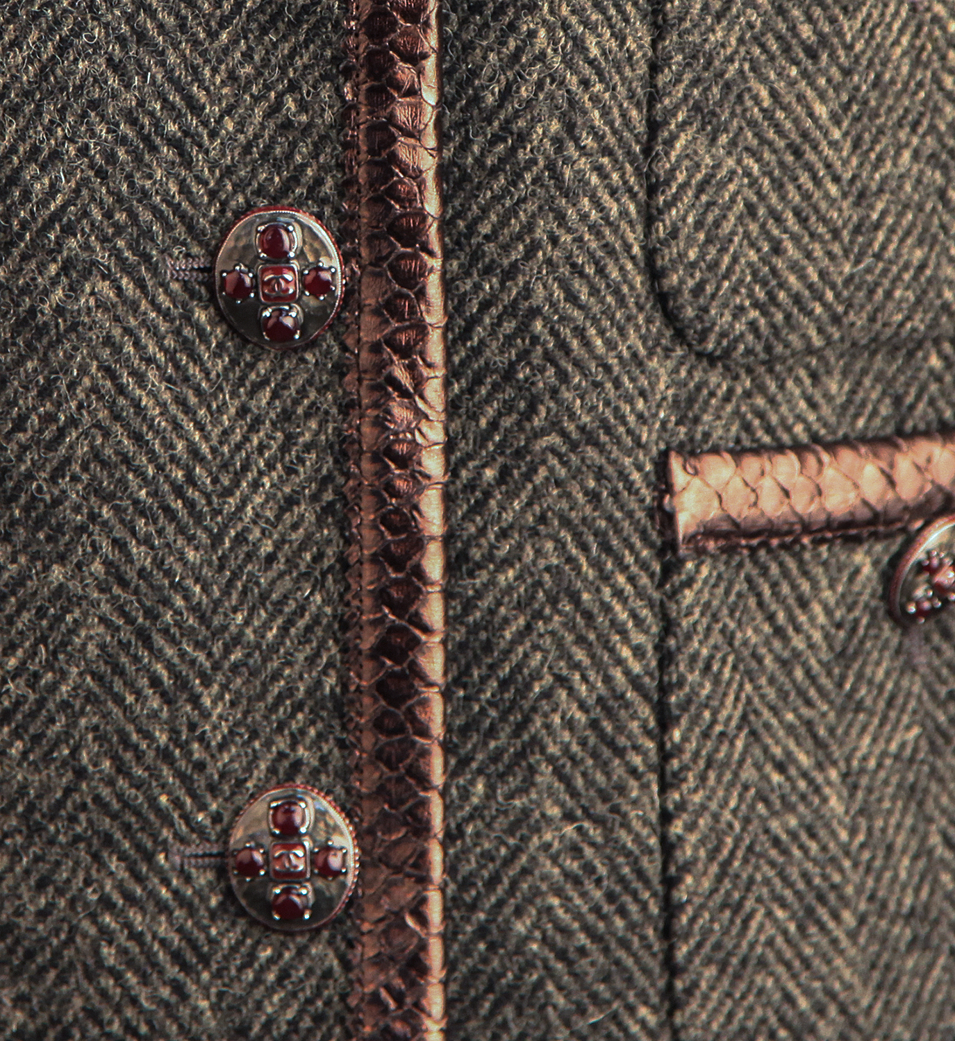 Шерстяной жакет Chanel c накладными карманами