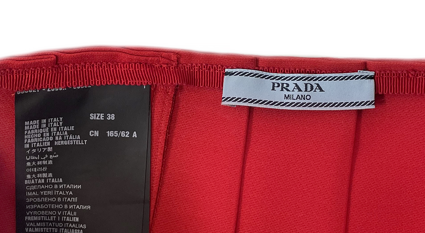 Красная юбка Prada