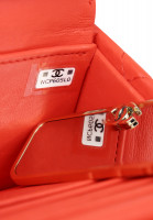 Коралловая сумка Chanel Pearl Chain Mini Clutch