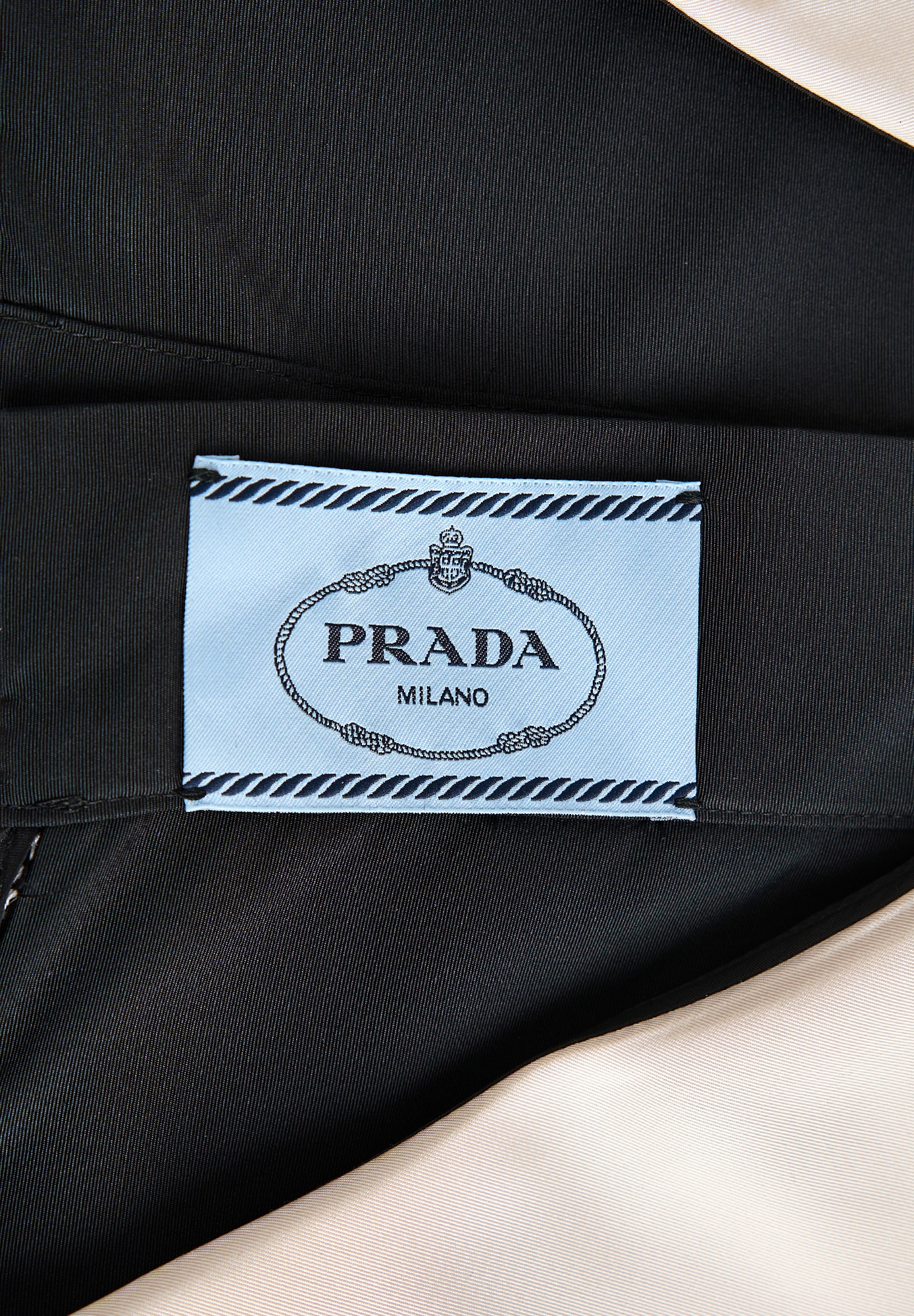 Платье Prada с белым воротником