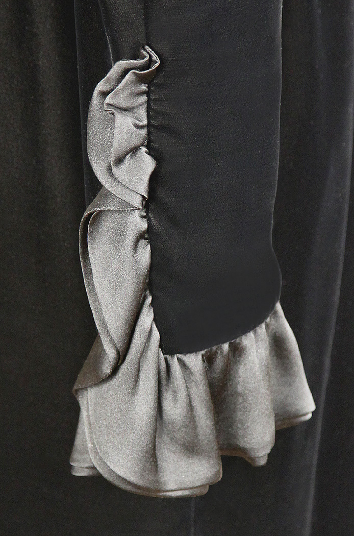 Черное бархатное платье Yves Saint Laurent