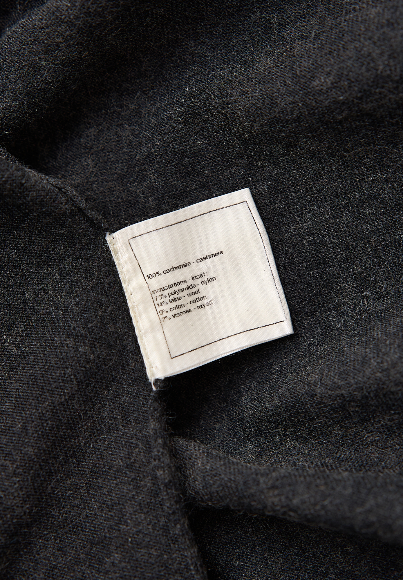 Серое платье Chanel с объемными рукавами