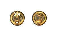 Золотистые клипсы Chanel с перламутром