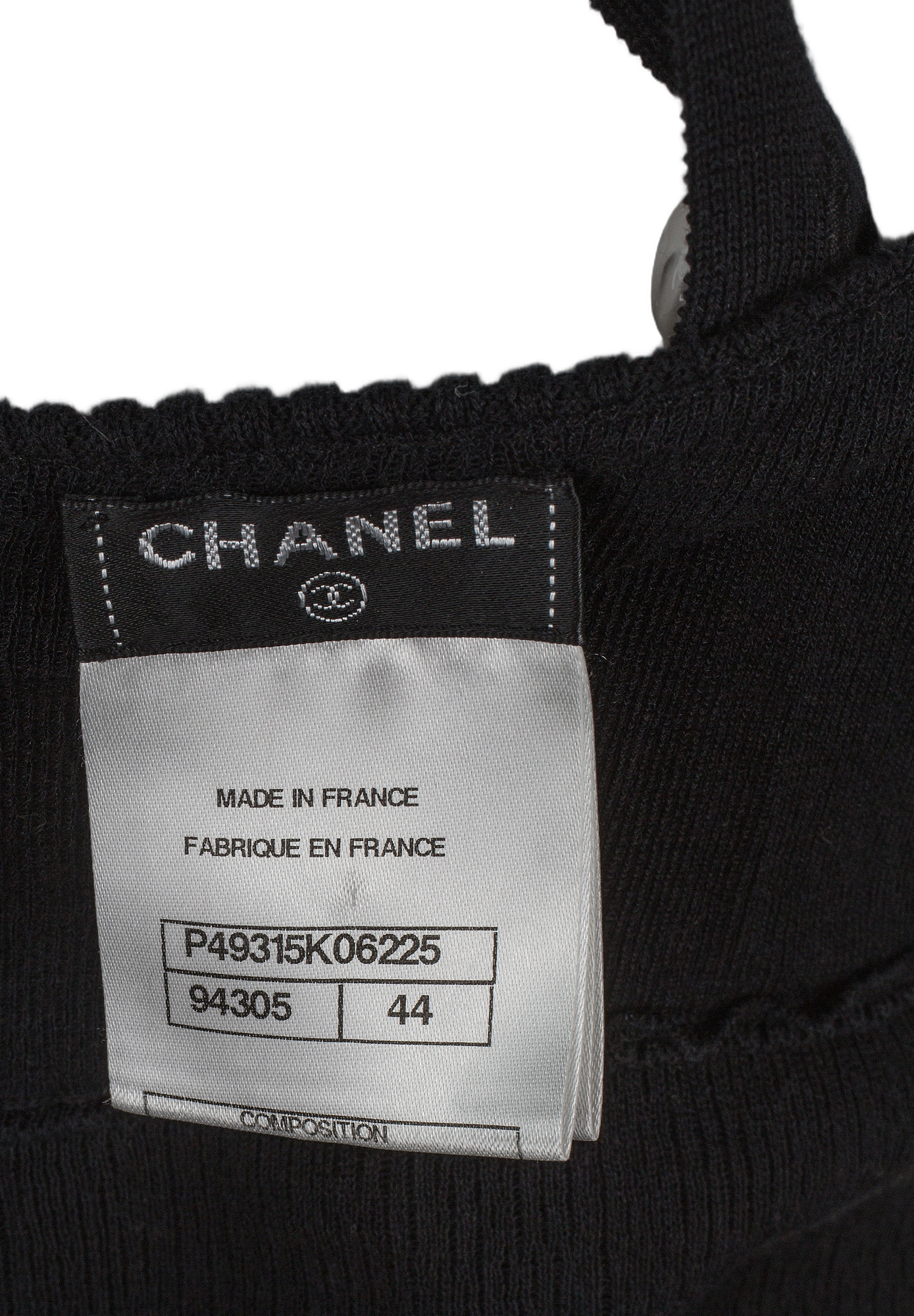 Черный сарафан Chanel с жемчужными пуговицами