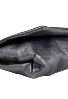 Серебристый клатч Alexander McQueen с перчаткой