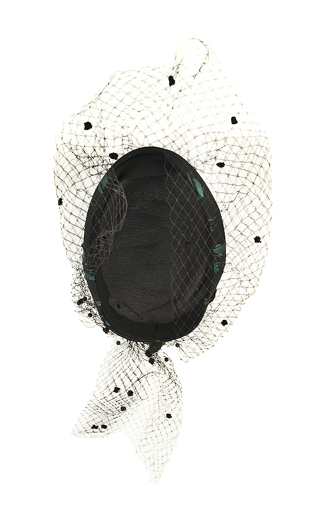 Шляпка с вуалью и цветами