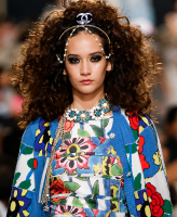 Заколка для волос Chanel с кристаллами