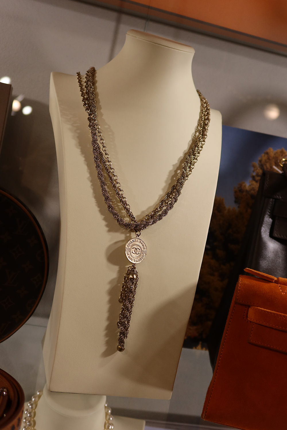 Колье Chanel с подвеской