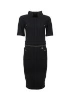 Черное платье Chanel с жемчугом