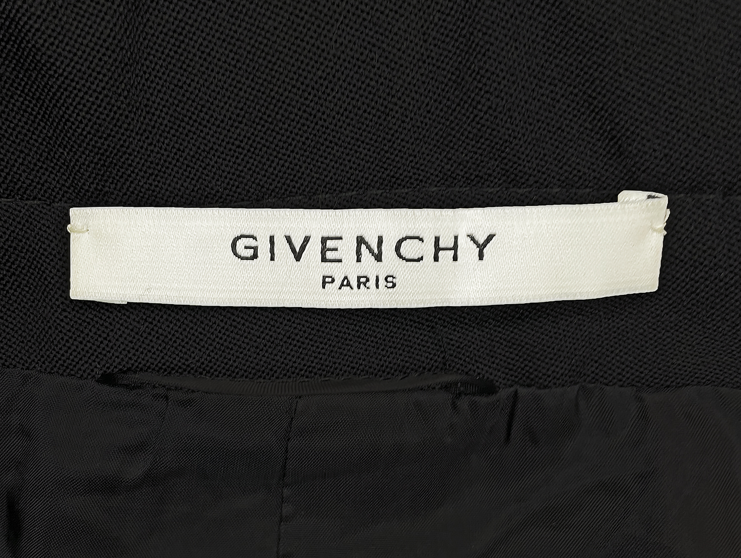 Черное пальто Givenchy