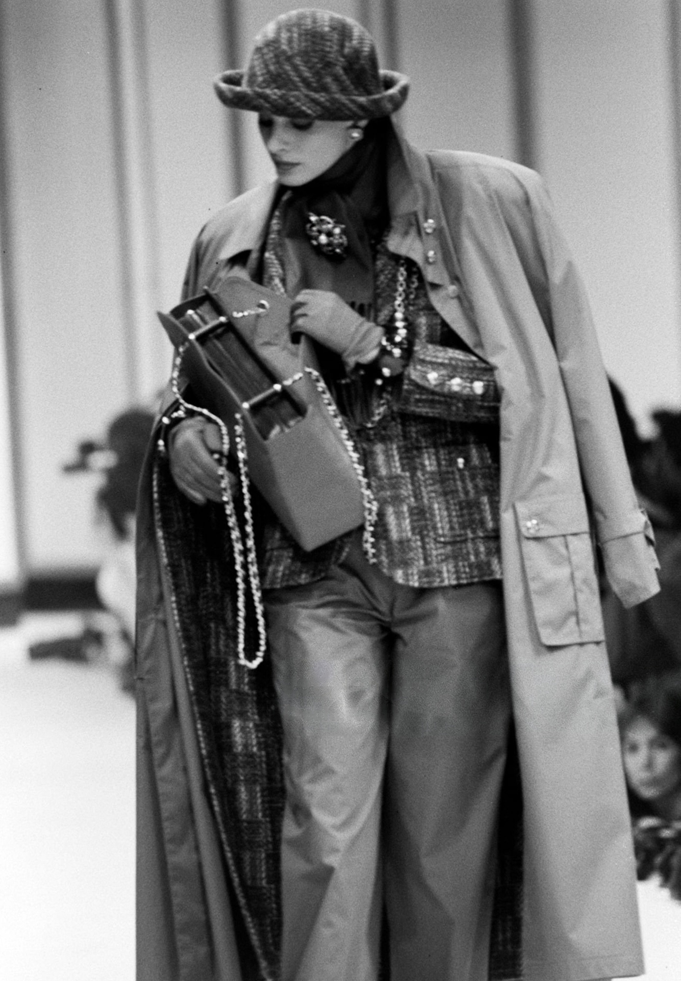 Брошь Chanel с жемчугом и кристаллами Gripoix