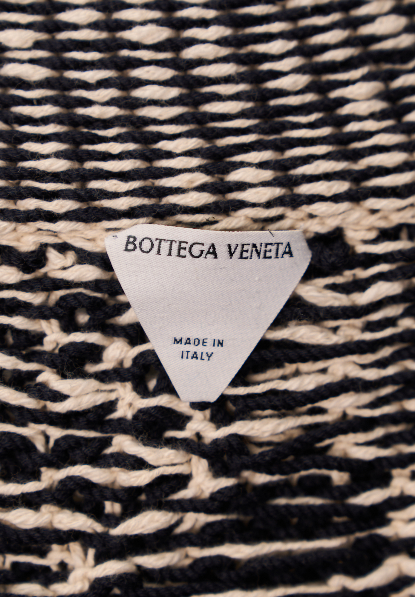 Черно-белый свитер Bottega Veneta