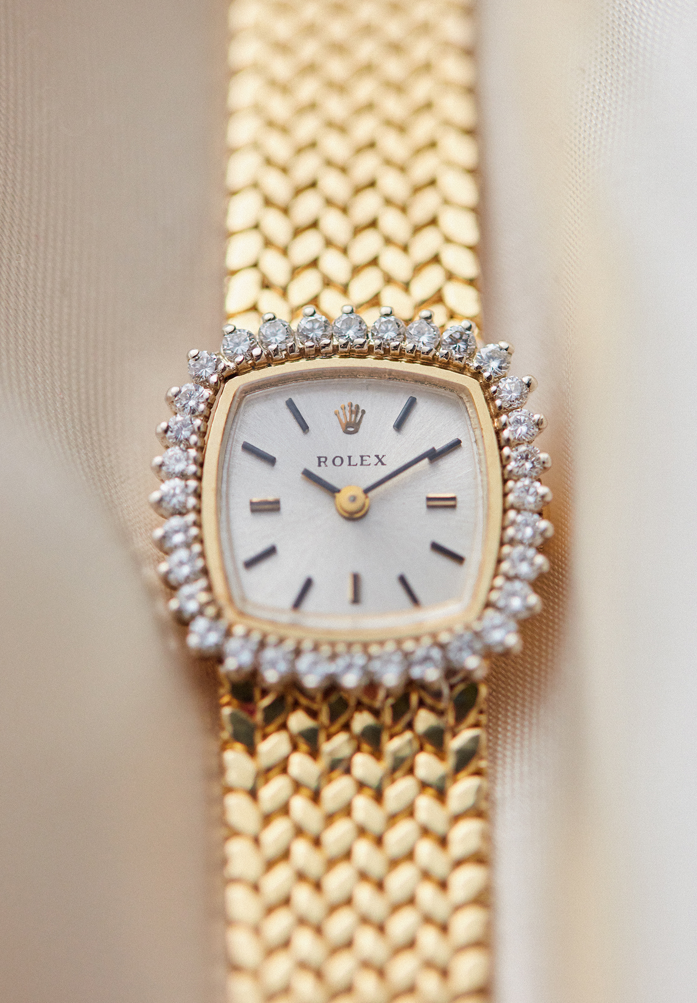 Коктейльные часы Rolex с бриллиантами