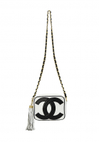 Черно-белая сумка Chanel с логотипом