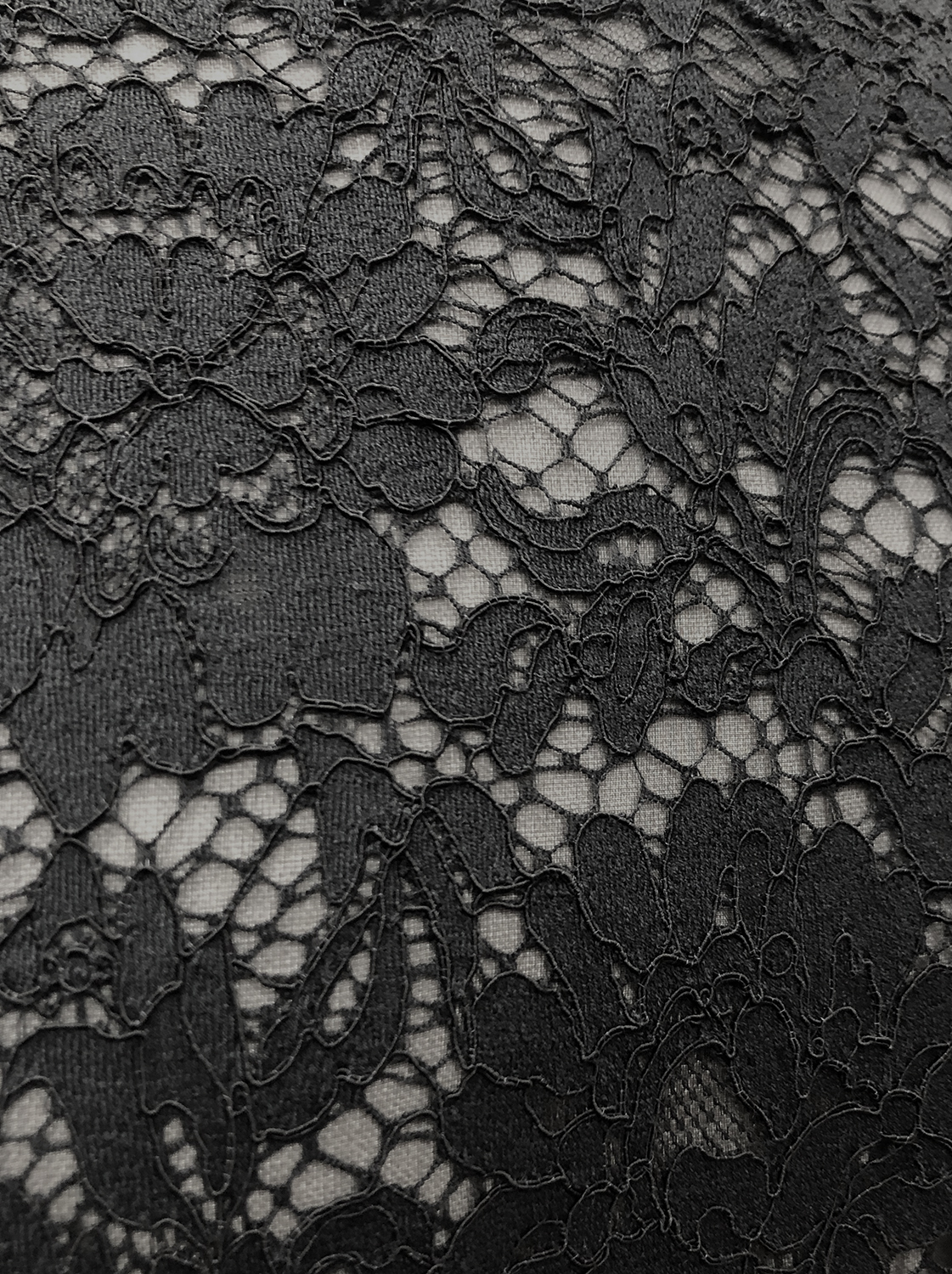 Черное кружевное платье Valentino