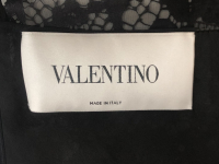 Черное кружевное платье Valentino