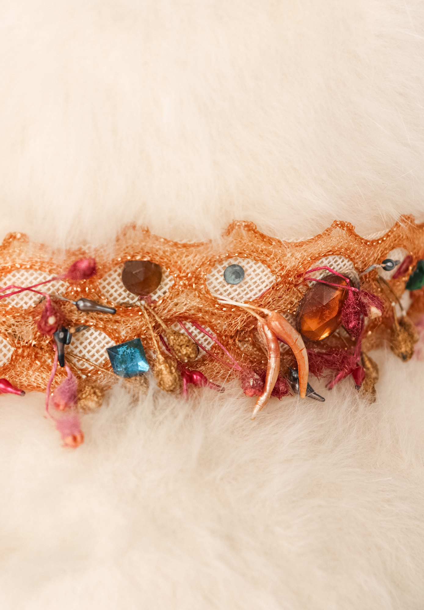 Пушистая шляпа Christian Dior с кристаллами