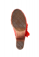 Красные замшевые сабо Chanel с цветком