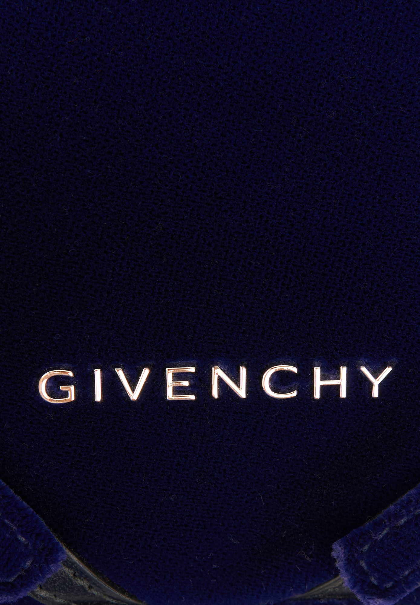 Бархатная сумка Givenchy Nano Voyou