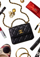 Заколка Chanel с логотипом и кристаллами