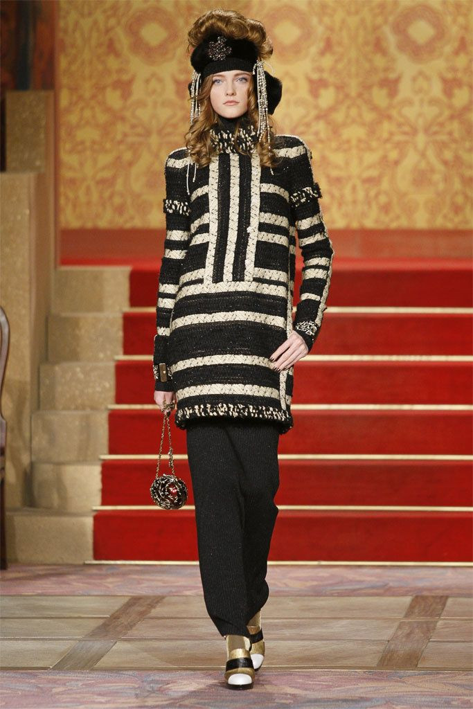 Черно-белый твидовый жакет Chanel Paris-Moscou