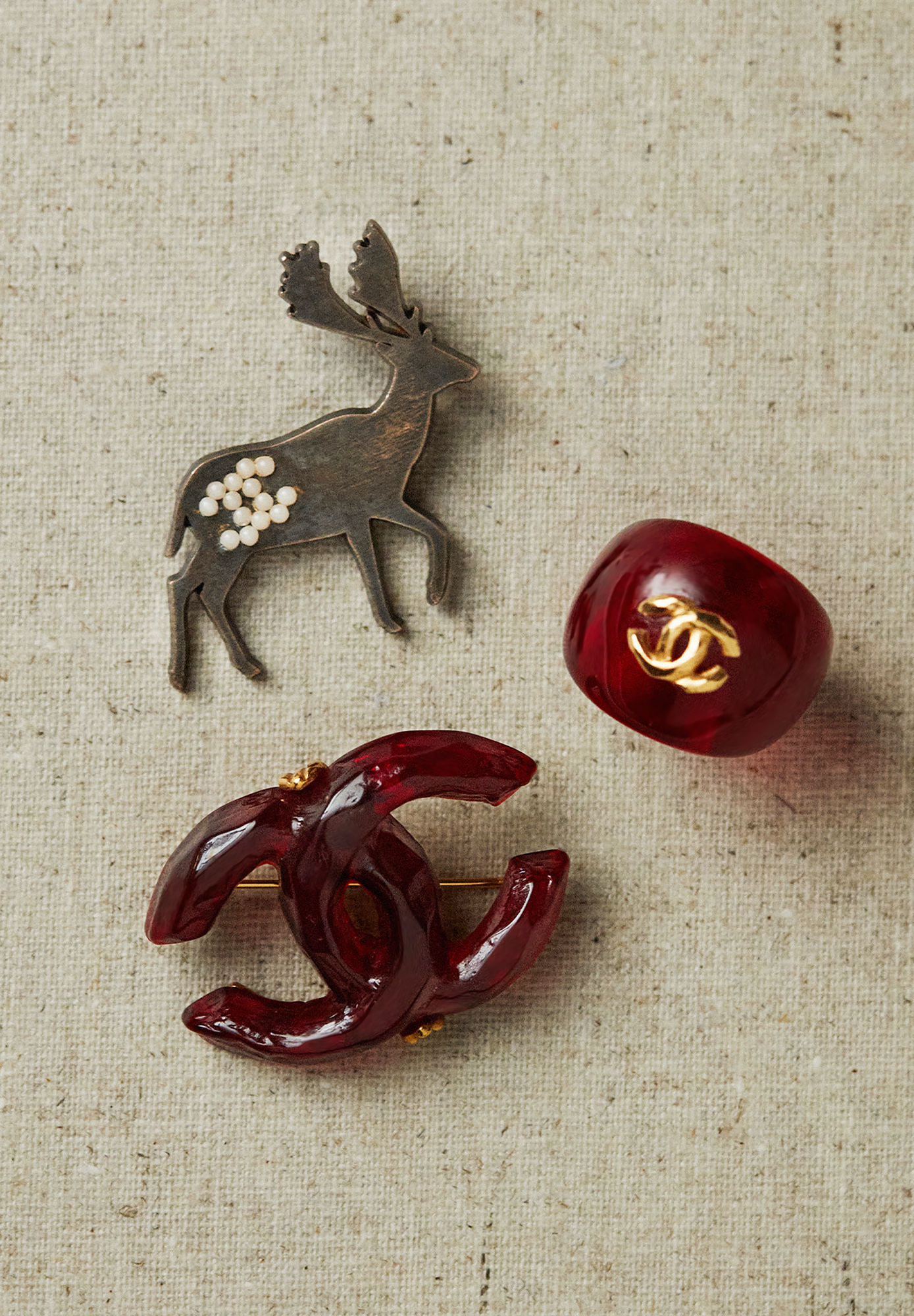Бордовая брошь-льдинка Chanel