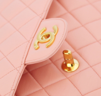 Классическая розовая сумка Chanel 2.55