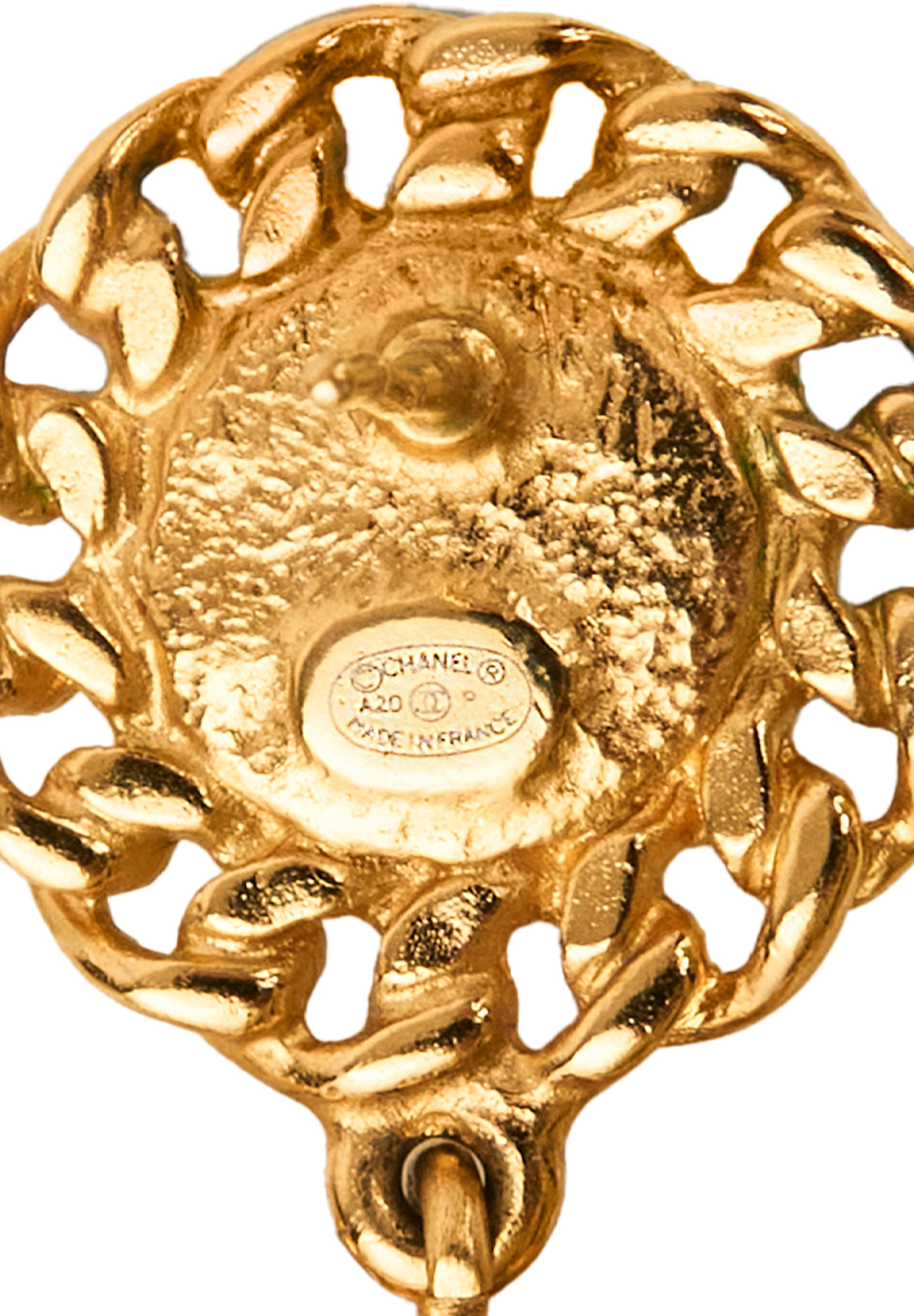 Серьги Chanel с жемчужинами и логотипом 