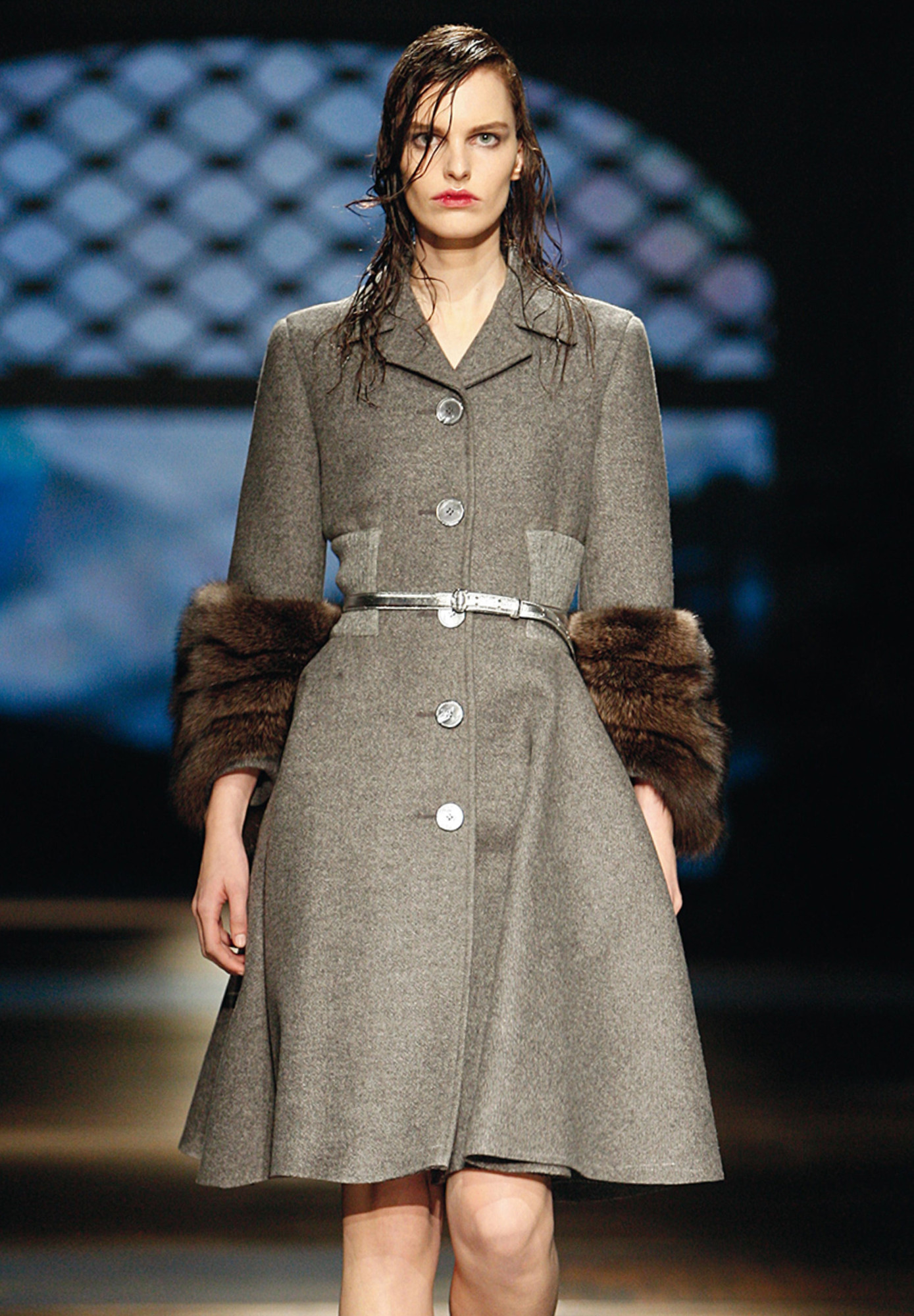 Пальто Prada с меховыми манжетами