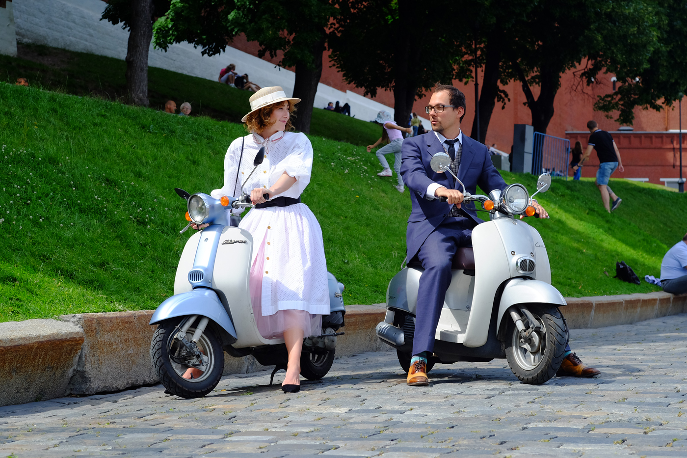 Белое хлопковое платье Chanel