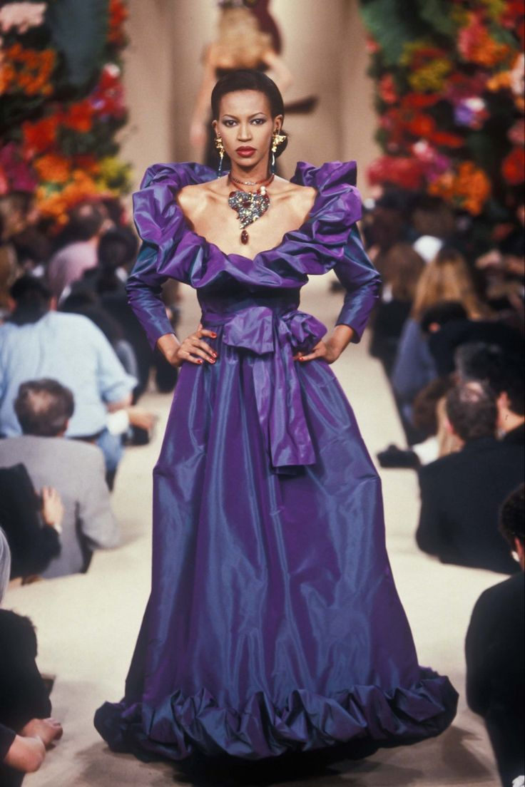 Атласное платье Yves Saint Laurent